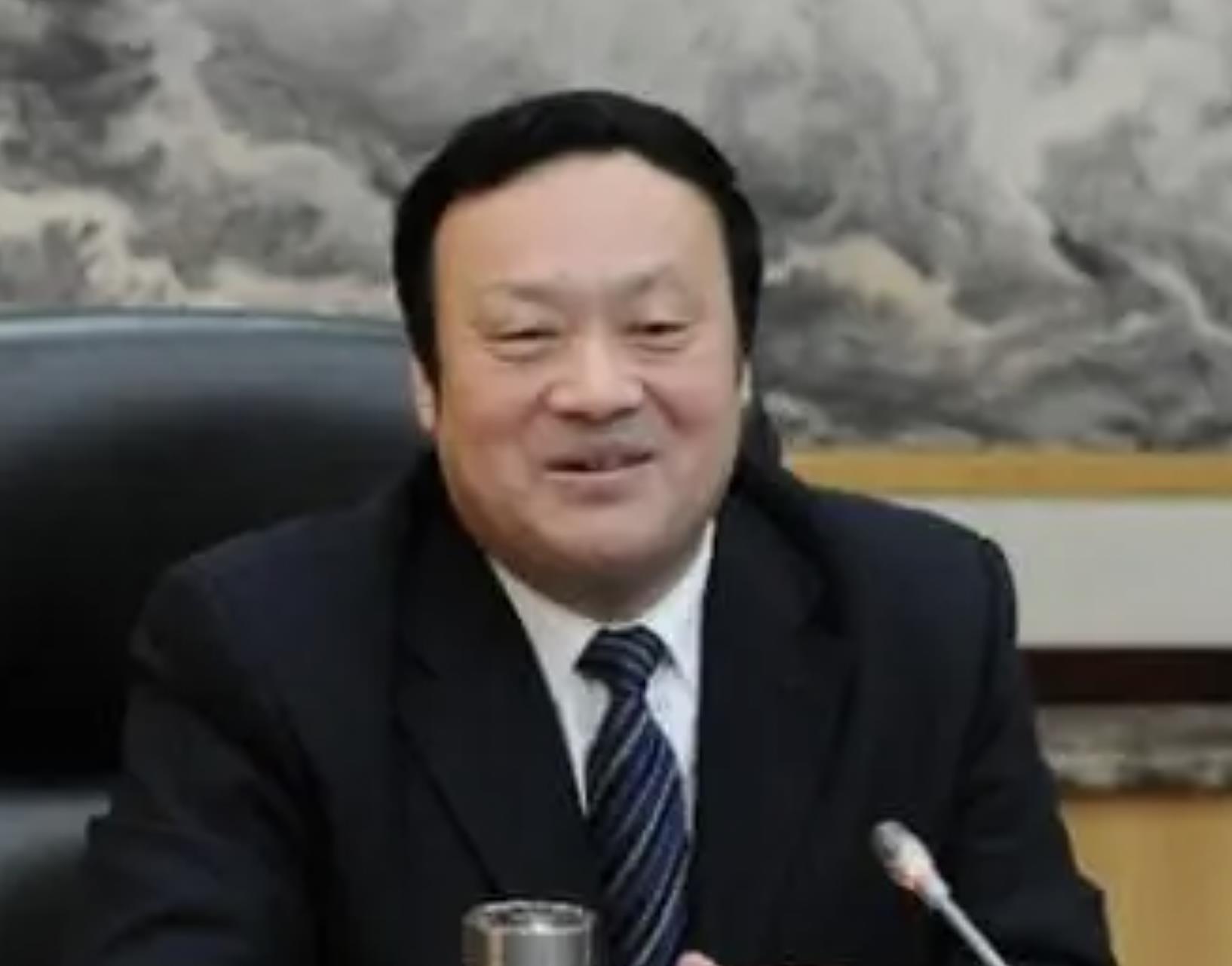貌美“姐妹花”靠权色交易发财,风光无限,靠山落马后结局如何?