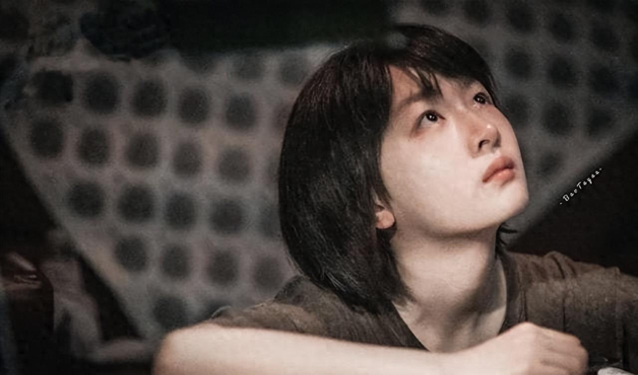 曾志伟拽的不是周冬雨的手，而是娱乐圈藏不住的丑陋，两人到底啥关系