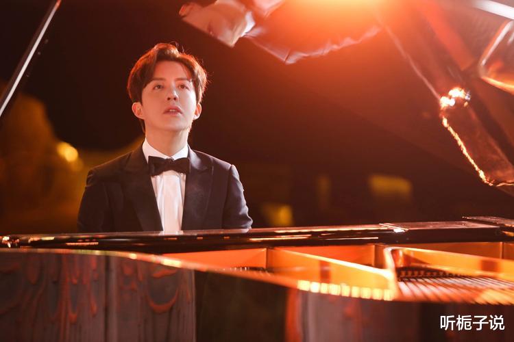 销声匿迹两年！李云迪现身国外，留短发身材消瘦，状态却越年轻