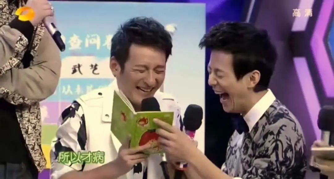 33岁过气顶流,靠“卖蠢”一夜翻红