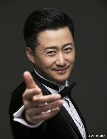 |华表一夜精彩不断,红毯拉踩、颁奖口误、典礼嗑瓜子,别太搞笑!