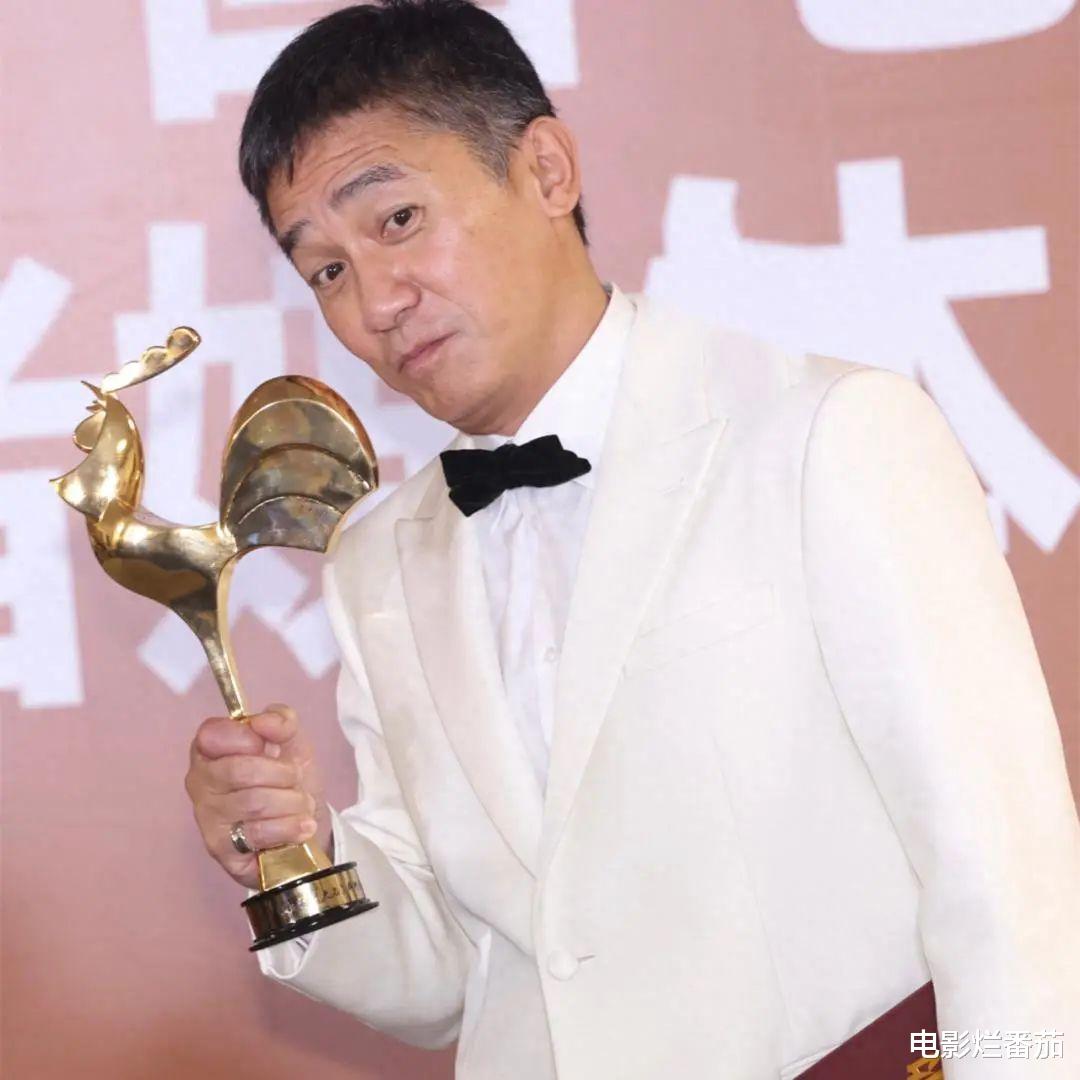 金鸡一刻：周冬雨邓超红眼眶，殷桃闫妮洒泪，李雪健获奖全体起立