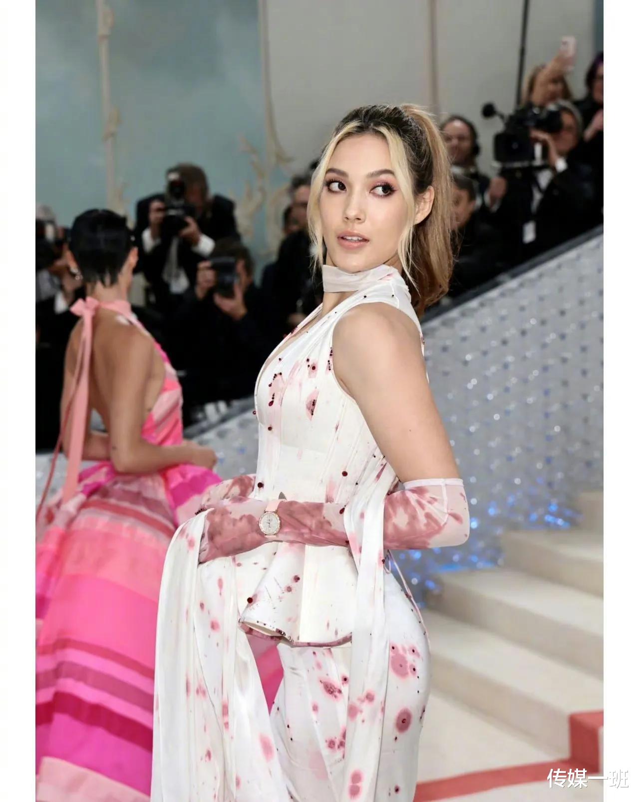 宋慧乔|纽约这一夜,国际红毯上的宋慧乔,将韩女星的短板展现得淋漓尽致