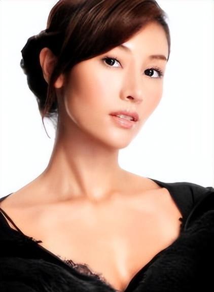 这一次，躺在重症监护室的李嘉欣，让我们明白了什么是“现世报”