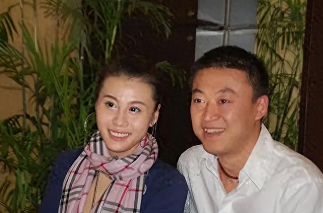 花掉千万家产离婚，42岁马琳因言论惹非议，二婚娶体操女神很幸福