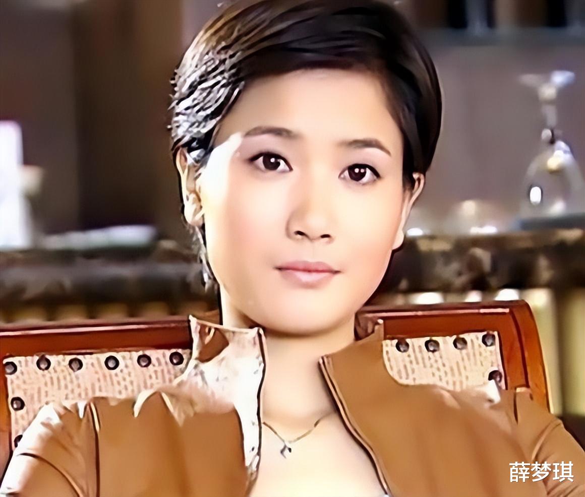 离婚不谈丈夫侯勇，和自己的女儿在一起，如今45岁如冻龄少女