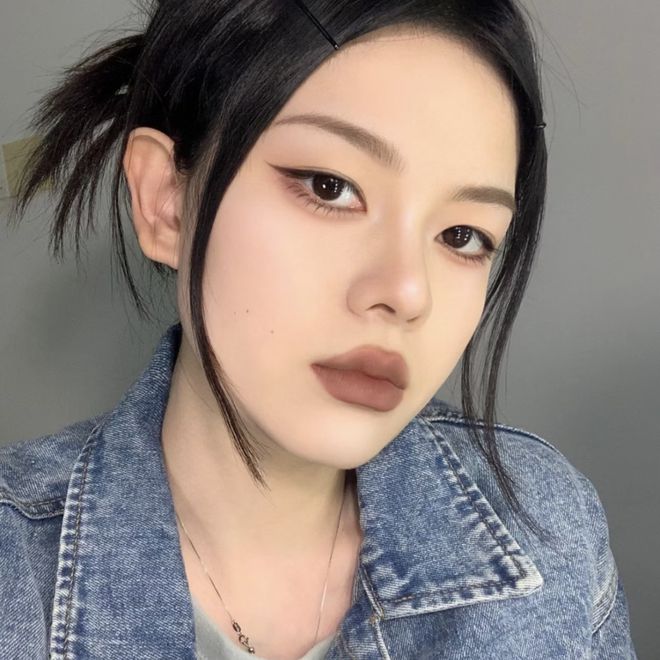 彩妆 她只是笑了一下，就让X音700w粉丝原地破防？