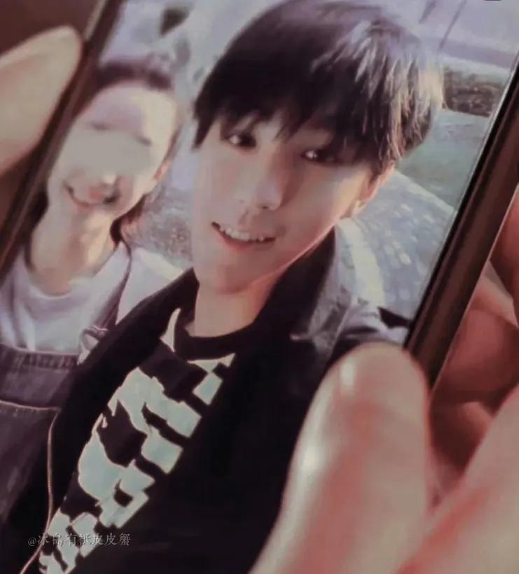 王俊凯|曝知名男星与前女友重修旧好,将其装入行李箱带进酒店