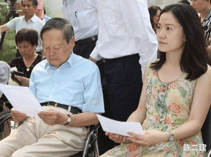 噩耗！杨振宁放纵失控，翁帆步步维艰！披荆斩棘却难逃无尽诋毁