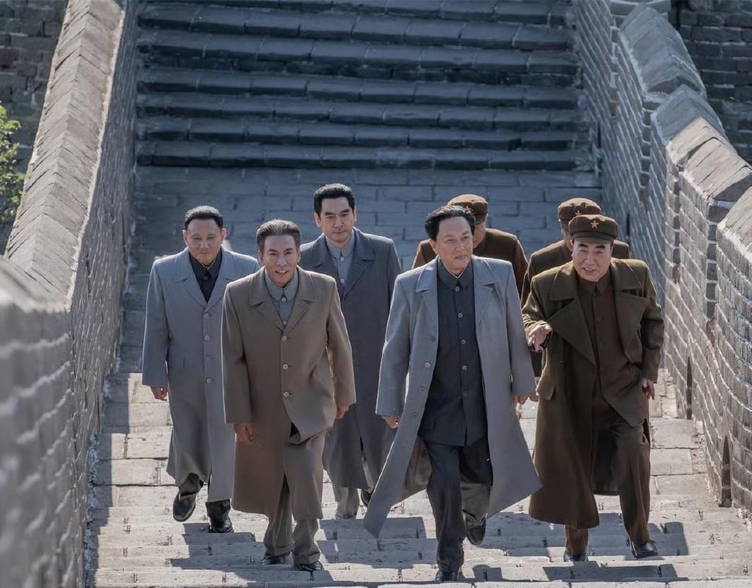 李晨演毛岸英引争议,观众智商遭质疑!45岁演员勇敢挑战,受众呼声不一