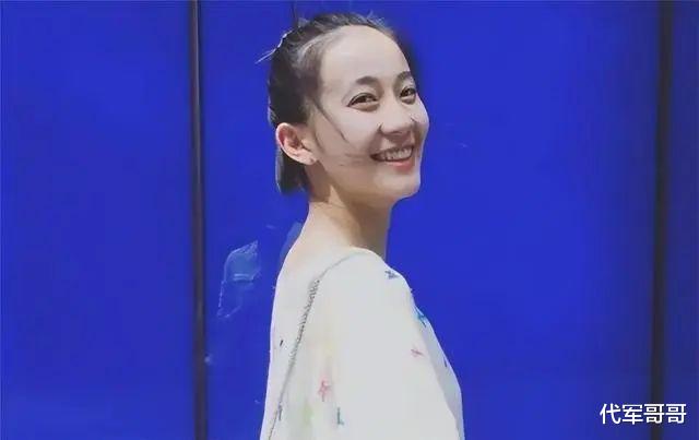 9年前，体操女神凭挺胸照走红，拒绝进娱乐圈，现在她后悔了吗？