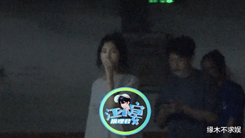 30岁王紫璇官宣恋情后露面,小腹隆起穿拖鞋,和富豪恋情再添佐证