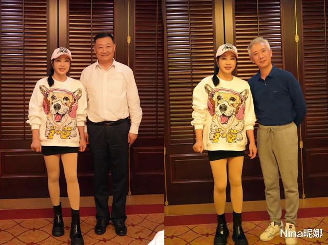 刘晓庆|刘晓庆正月聚会不怕冻！穿短裙衣着清凉身材太出挑，扎马尾辫变“冻龄”美人