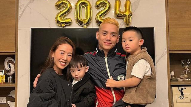 香港女星再婚嫁鲜肉男神，俩儿子遗传老公优良基因，有计划生三胎