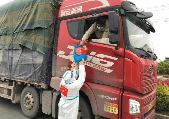 指责送葬队伍风俗的人于心何安?是司机造成车祸造成19死20伤!