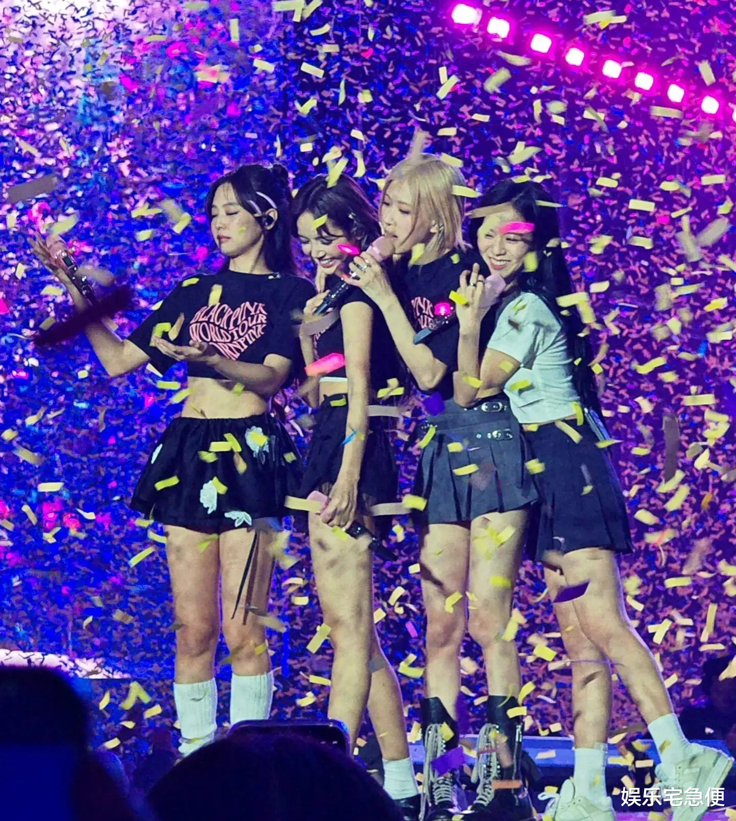 Lisa疯马秀表演结束，利用男友搞特权拉队友下水，已惹怒韩国网友