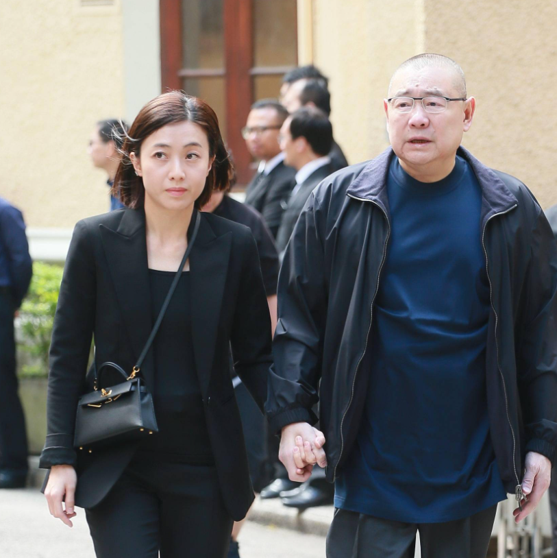 72岁刘銮雄病倒入院！换肾后身体显憔悴，950亿遗产或被独子继承