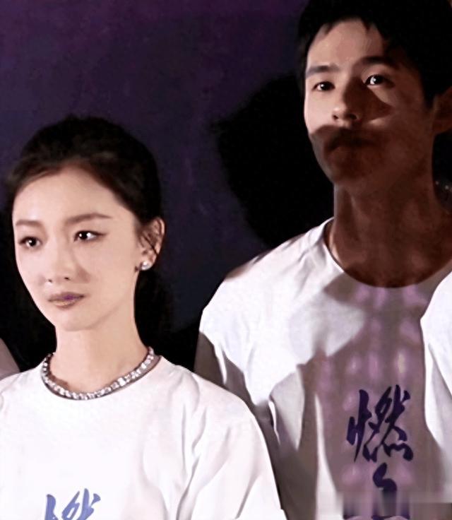 周冬雨被曝出整容！眼角拉开脸上饱满，网友：她还不知道关键所在