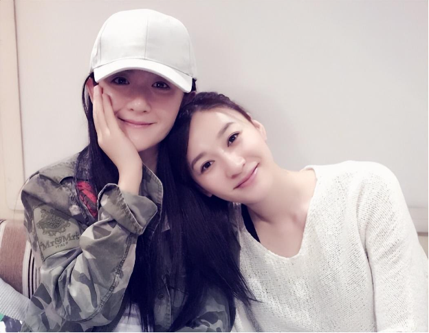 杨幂刘诗诗同框,再续友情引热议,网友:和杨颖还会做好友吗?