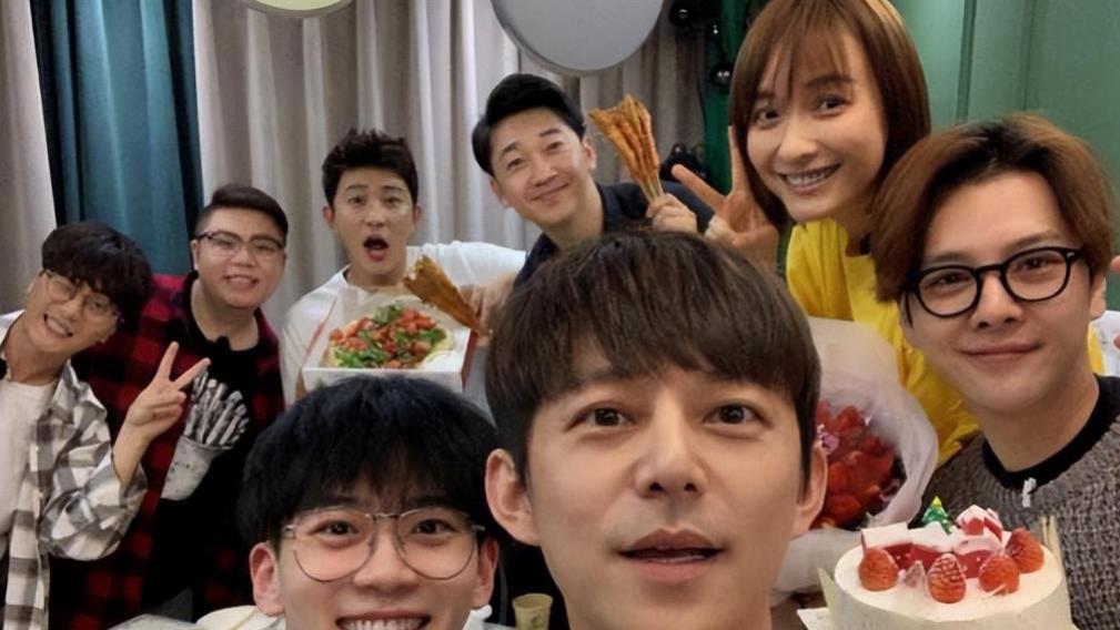 何炅|一场生日，娱乐圈的人走茶凉，在何炅身上体现得淋漓尽致