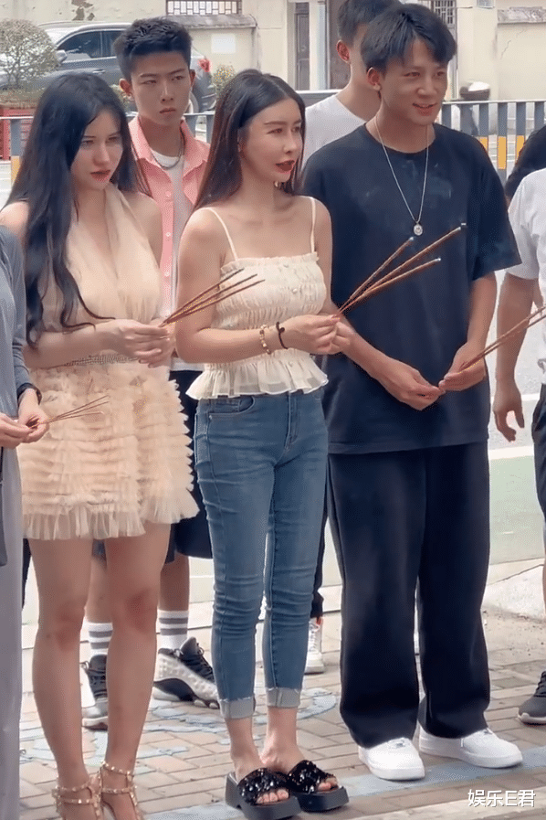 《夜空下的恋人》女主角被嘲“医美过度”,网友:猪八戒都比她好看