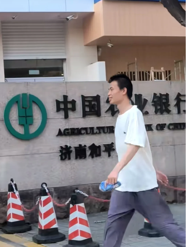 韦东奕放假回老家，状态跟之前截然不同，手里又有“新配置”