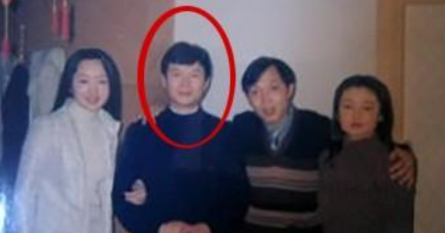杨钰莹|杨钰莹参加活动小腹隆起，有传已婚并怀孕，本人发动态疑无声回应
