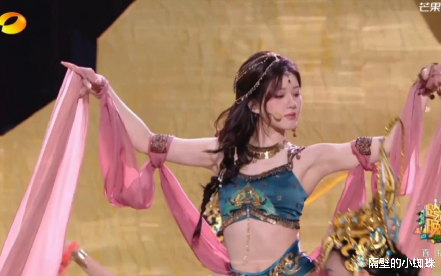 赵露思COS敦煌神女被骂惨,假发又不带,现场照片曝光惨不忍睹