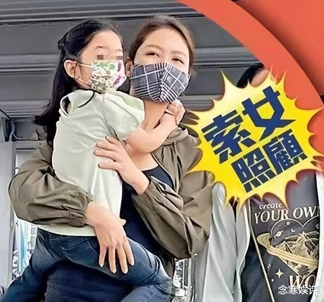 张卫健|张卫健否认婚外恋，带亡友钱国伟的妻女坐游船，已提前报备过老婆