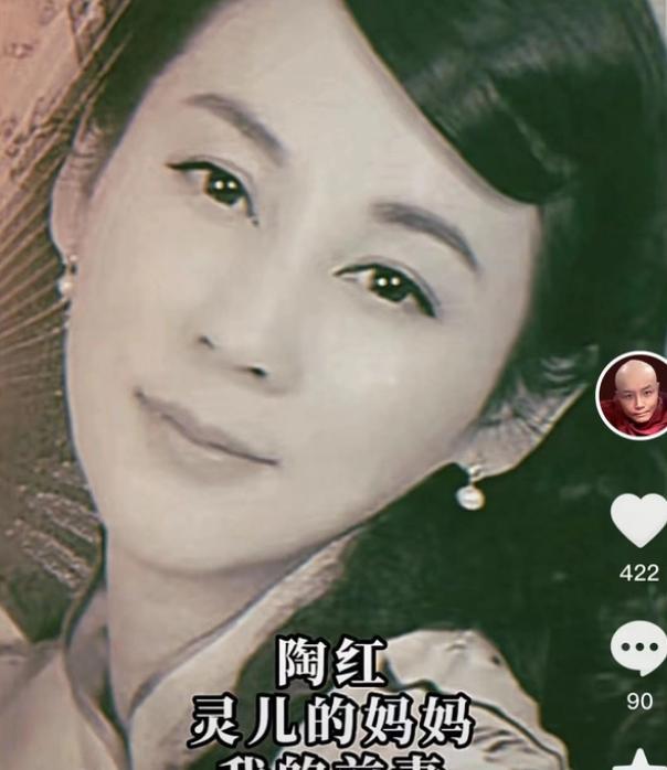 易烊千玺|陶红去世后,乐嘉携10岁女儿旅游,父女俩同床睡,贴身搂抱、亲吻