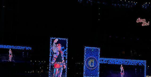 一位歌神开十场爆满,另一位仅开一场竟坐不满!