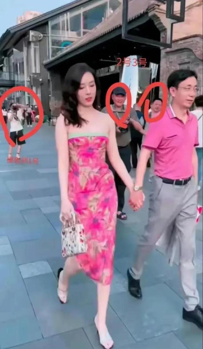 董小姐|曝牵手事件是董小姐自导自演的闹剧,五大细节显示,胡总疑被算计