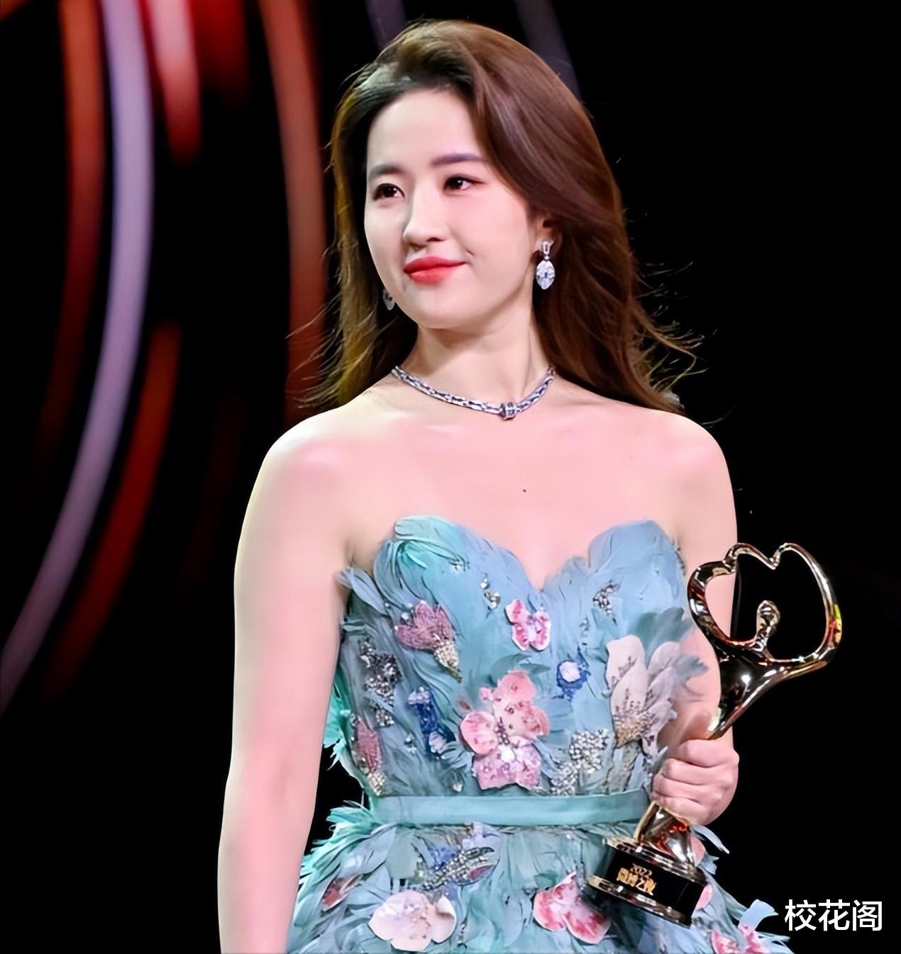 娄艺潇自曝体重120,杨颖穿不上小号尺码,白幼瘦的审美该停了