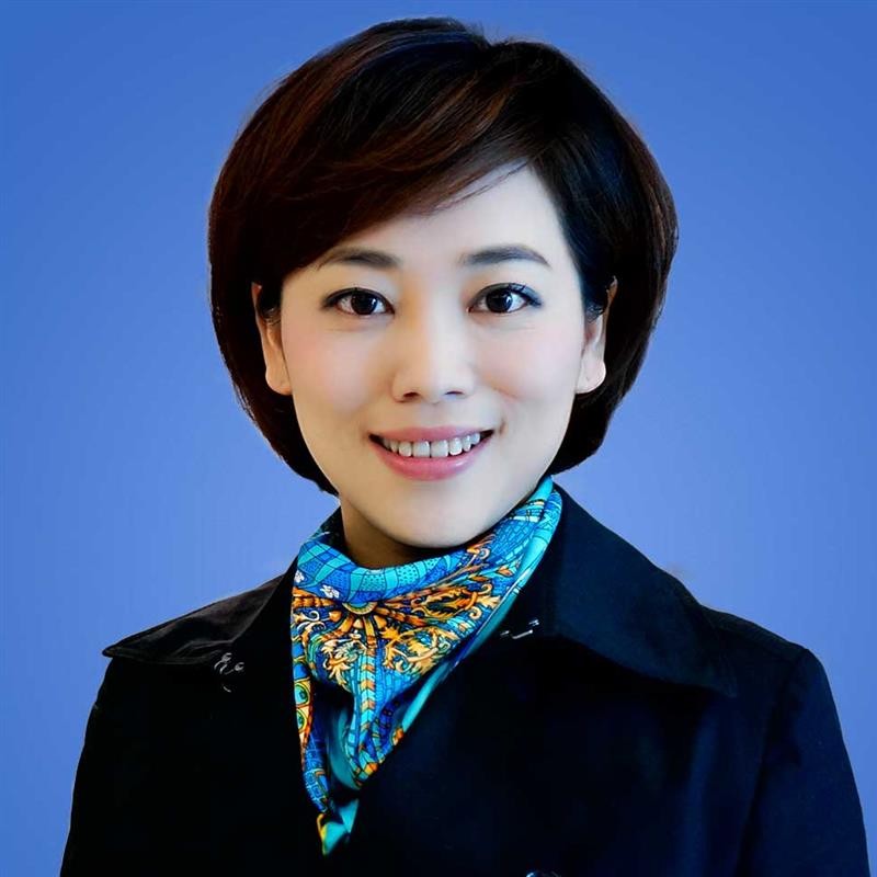 还在东方卫视工作的时候,她嫁给了裘正义,婚后两人育有一子.