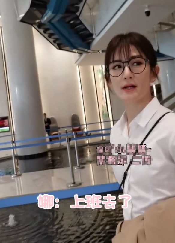 谢娜|谢娜黄子韬逛街被偶遇,黄子韬穿搭随意认不出,造型酷似杀马特