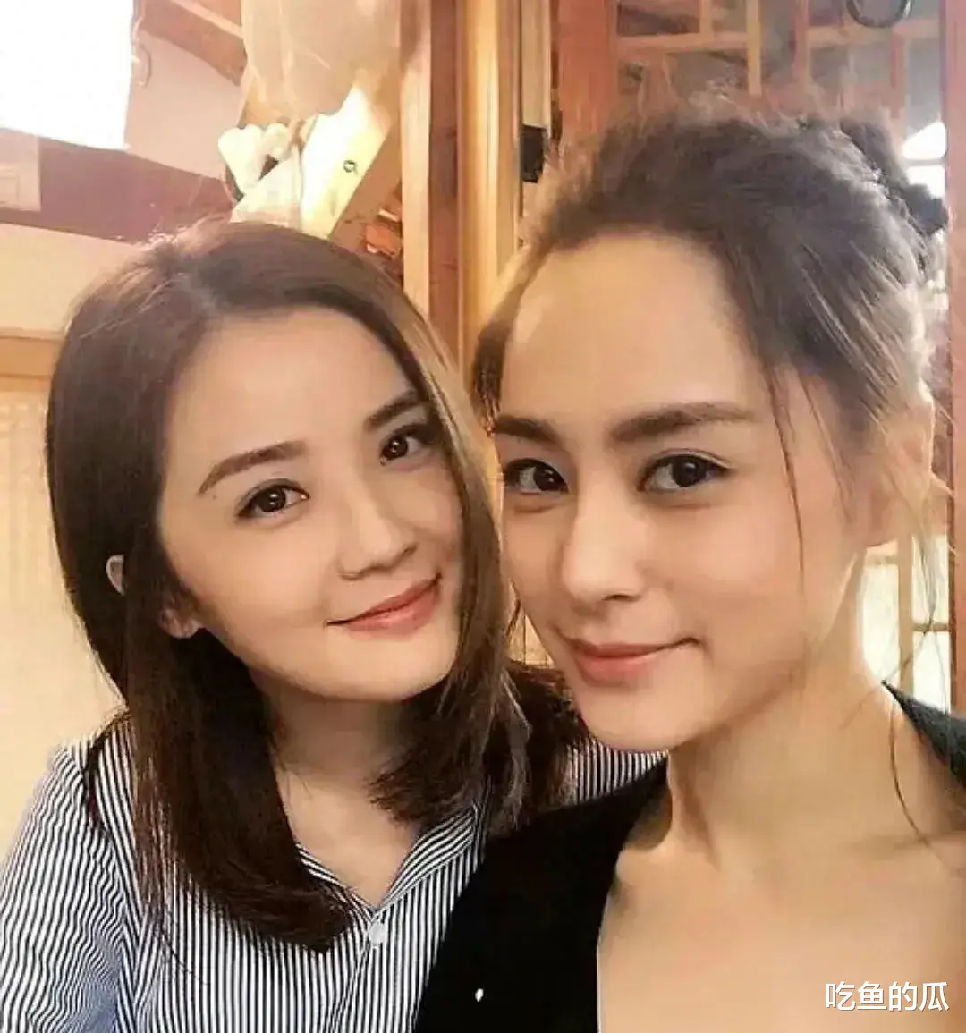 阿娇超贴心，给阿sa庆生时站着当陪衬，陈妍希却坐着跟寿星抢镜头