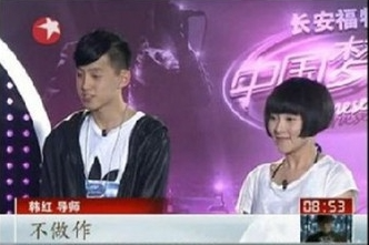 不是吧,他俩谈两年了?