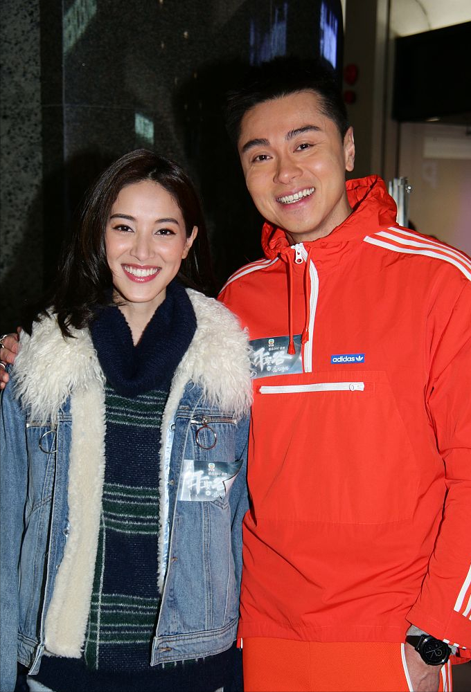 他人帅演技佳,是香港知名马主女婿,大龄生2儿,热爱运动0绯闻