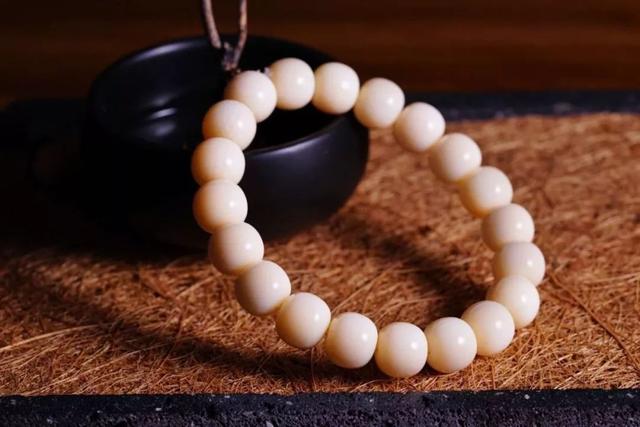 和田玉籽料|文玩圈的“武玩”,到底怎么玩?