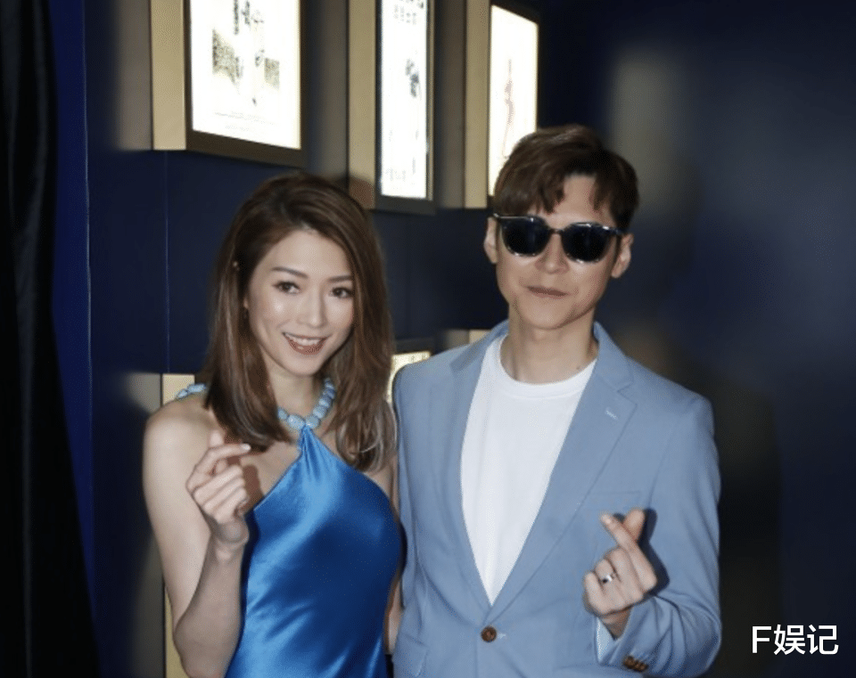 陈家乐|陈家乐夫妇结婚后首次夫妻档出席活动吸金 右眼受伤连诗雅悉心照顾