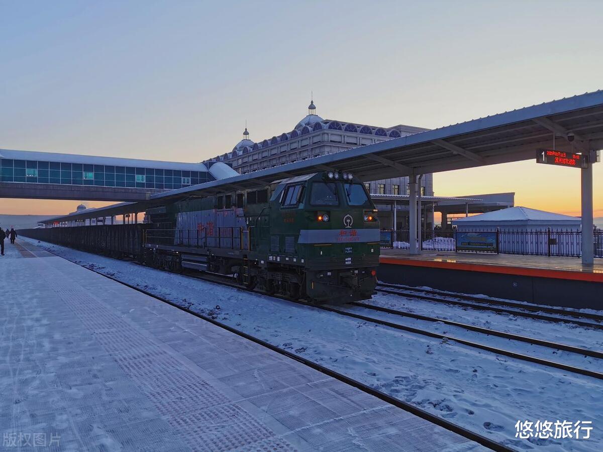 银杏树|中国北极丨这个冬天，一定要坐绿皮火车来漠河看雪