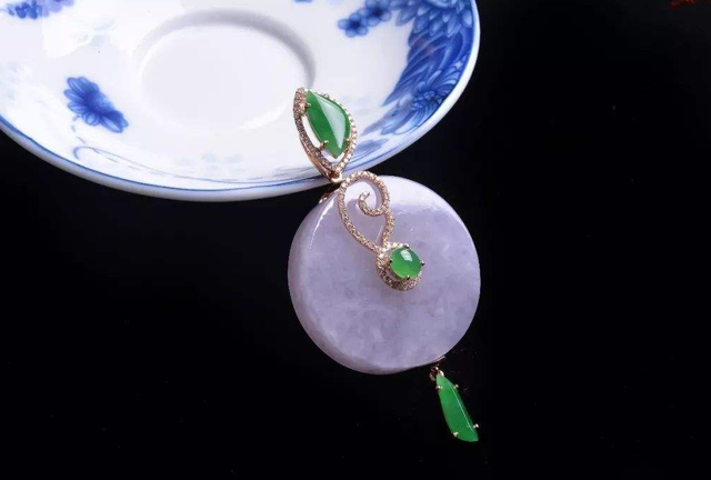 翡翠|绿肥红瘦,浮翠流丹,五彩缤纷的翡翠藏着怎样的四季风情?