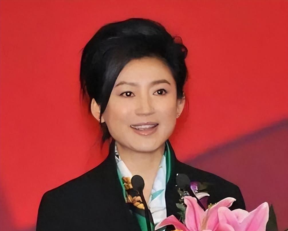 央视一姐王小丫:身材严重走形,经历两段婚姻无儿无女,热衷公益