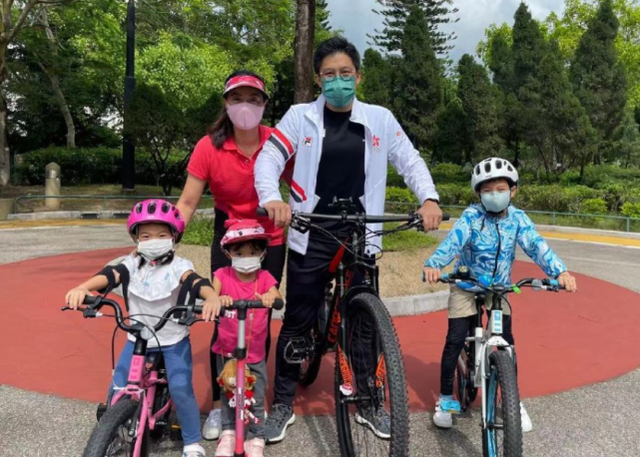 朱玲玲情商很高,与郭晶晶相处融洽,共同支持霍启刚发展事业