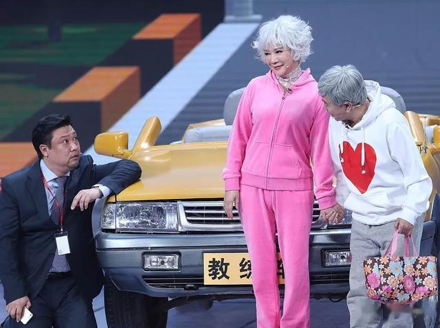 春晚|多地春晚彩排现“科目三”，却遭网友群嘲：实在不行也可以不办