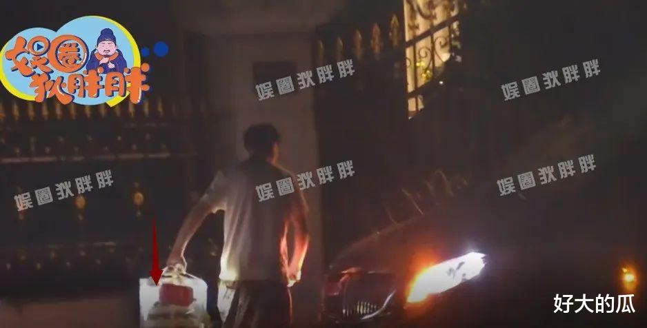 天呐！姐弟恋实锤了，女方怀孕，别墅养胎？