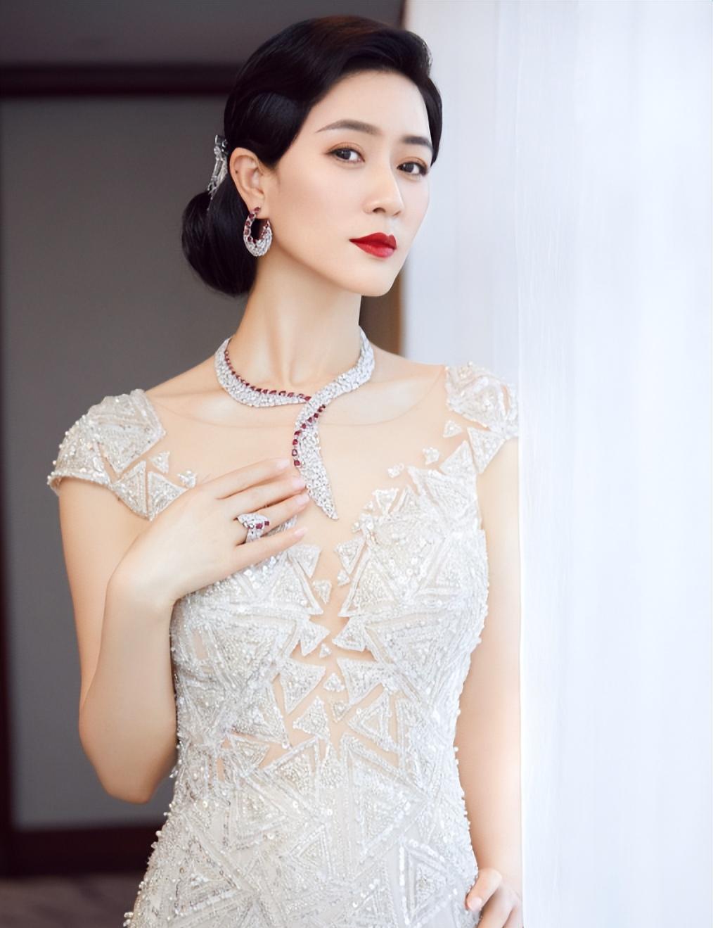 田海蓉|亿万富豪徐明：病死狱中8年后，明星妻子田海蓉和女儿过得如何？