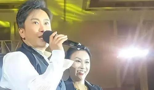 毛宁|8次上春晚,作死被捕入狱,今54岁无人问津,老搭档也断了联系