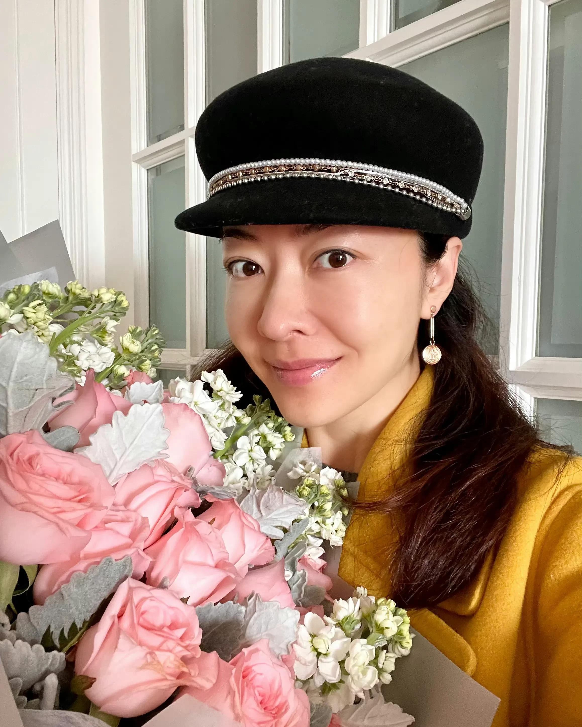 熊黛林|42岁熊黛林情人节秀恩爱,穿衣土气引群嘲,素颜出镜疑似怀2胎