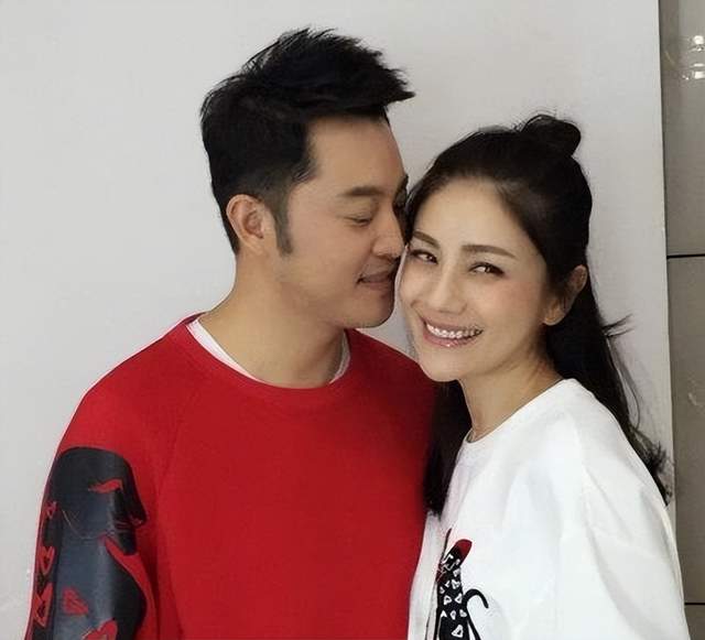 沙溢一家4口现身日本,坐经济舱遭质疑,拮据生活疑似曝光!